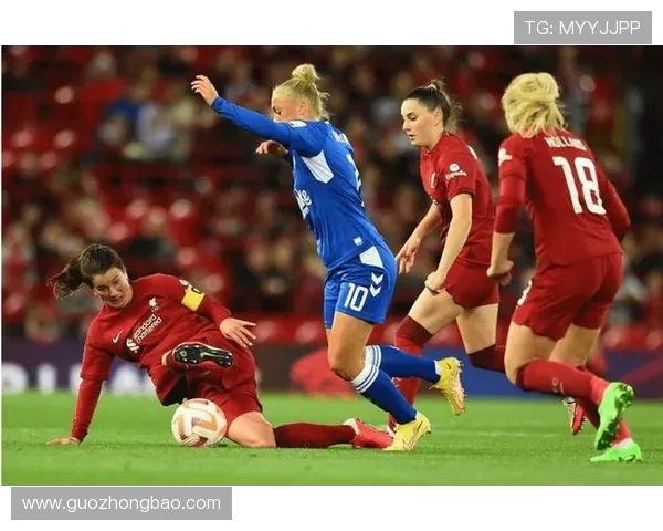 埃弗顿与利物浦激战正酣无插件直播精彩呈现